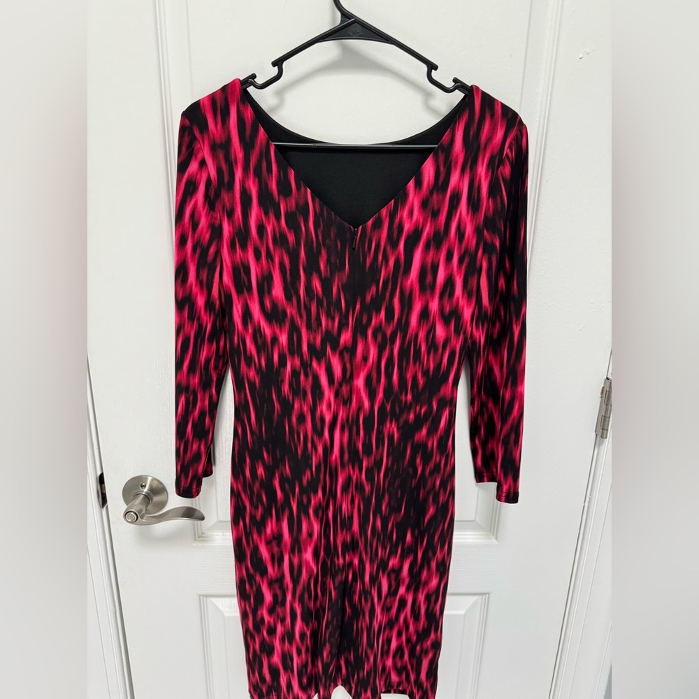Gina Bacconi Red and Black Dress with 3/4 Sleeves, Size 6, Lined, Twist Front - Picture 2 of 11